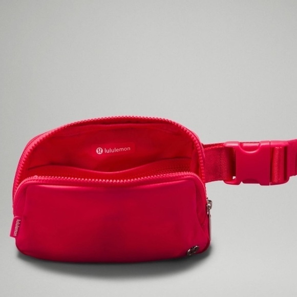 Lululemon Everywhere Belt Bag Lip Gloss Pink Crossbody Bag NWT - Picture 5 of 6